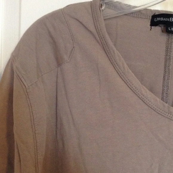 Urban Behavior Men's Size L Short Sleeve V-Neck T-Shirt Brown Causal - Picture 3 of 6